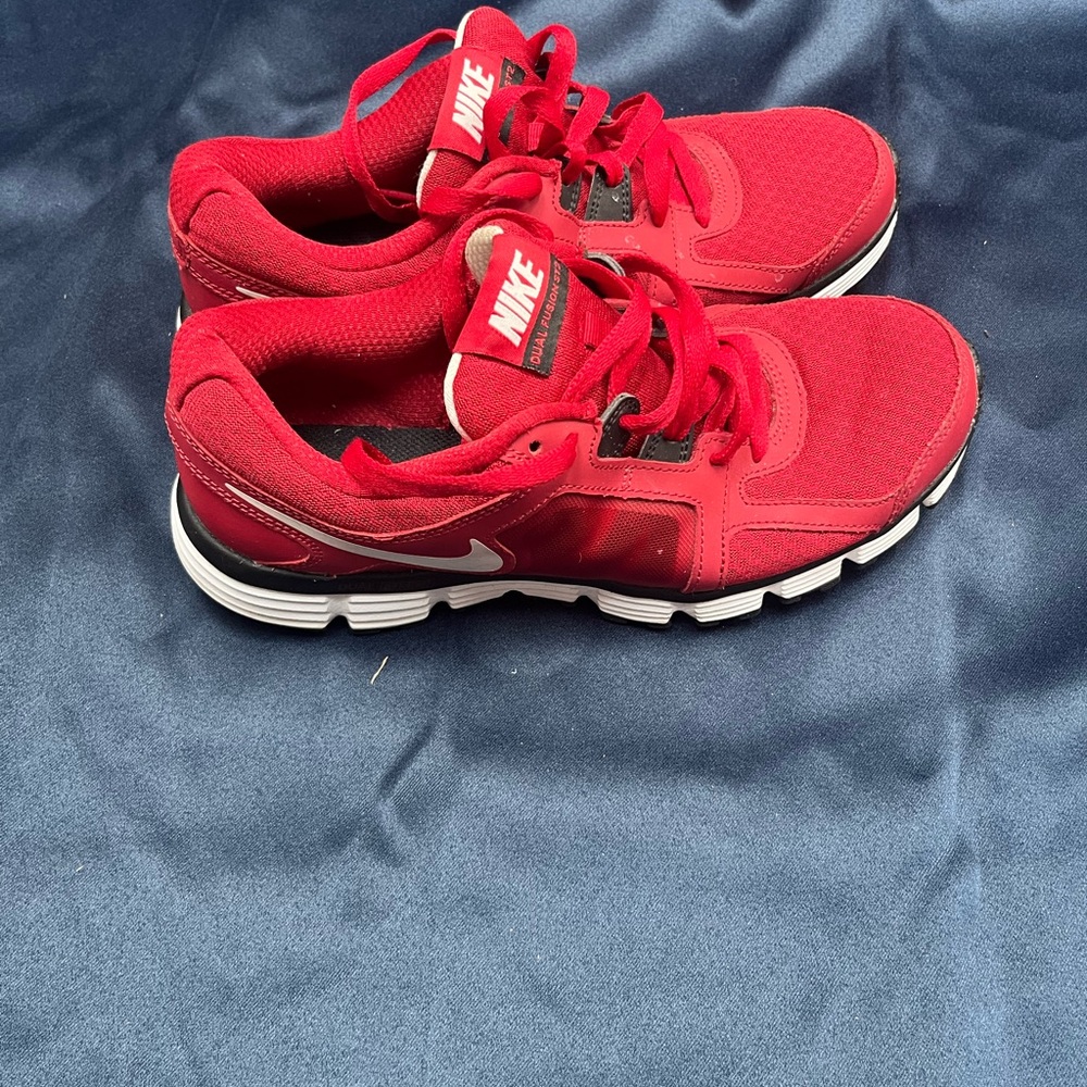 Nike Red and Black Athletic Shoes - Picture 2 of 4